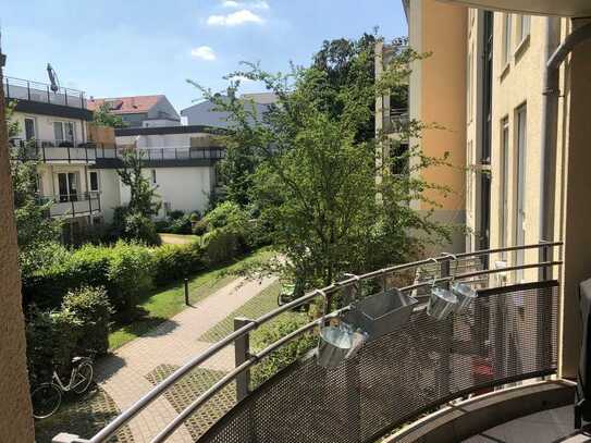 Exclusive 3-Zimmer-Wohnung mit Balkon und EBK in München-Laim