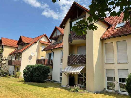 FRISCH RENOVIERT! HELLE 2 RAUM-WOHNUNG IM 1. OBERGESCHOSS MIT BALKON IN RUHIGER LAGE!!