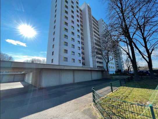 Stilvolle, gepflegte 4-Zimmer-Wohnung mit Balkon und Einbauküche in Kaarst