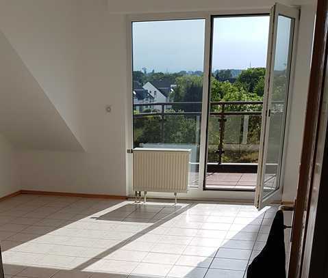 Gepflegte 3-Zimmer-DG-Wohnung mit Südbalkon in Leverkusen