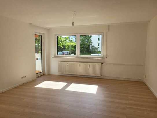 Renovierte, lichtdurchflutete 3,5-Zimmer-Wohnung in Stuttgart-Botnang mit EBK, Balkon, Stellplatz