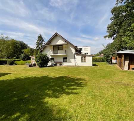 Einfamilienhaus auf großem Grundstück! Wintergarten, Garage und Werkstatt – alles, was Sie brauchen!