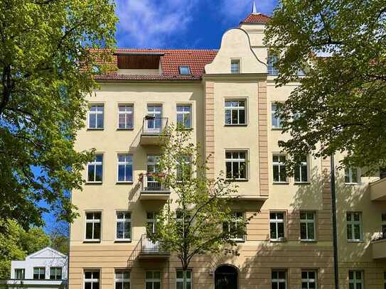 Provisionsfrei: Traumhaft geschnittene 3-Zimmer-Wohnung mit Terrasse, Vorgarten und EBK