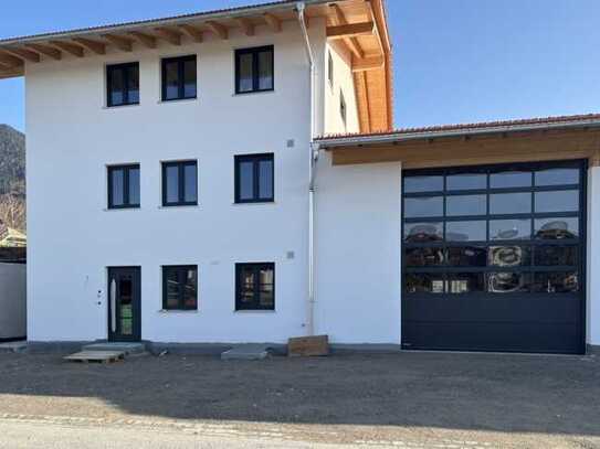 Kochel am See: Lagerhalle zu vermieten - großzügig und zentral