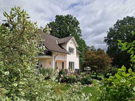 Luxus-Traumhaus mit 2 Wohnungen in Top-Lage mit parkähnlichem Grundstück