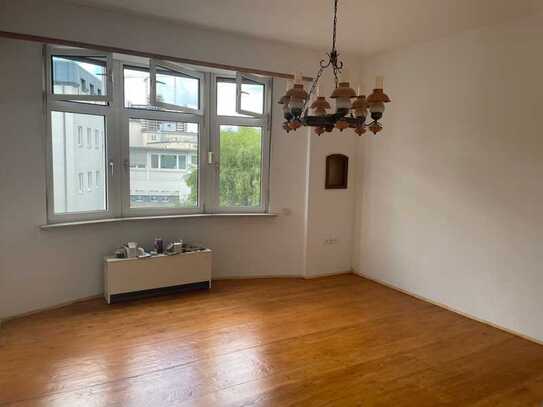 ** Wunderschöne Altbauwohnung mit Balkon im Herzen von Offenbach**