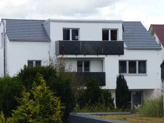 Neuwertiges Single-App. 2-Zi.; Balkon u. EBK in Schl. Neuhaus für Berufspendler. 55,2m²(DIN277)