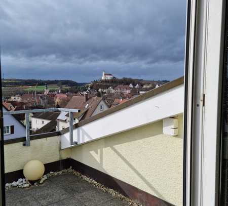 Freundliche 2-Zimmer-DG-Wohnung mit Balkon und Einbauküche in Vaihingen an der Enz