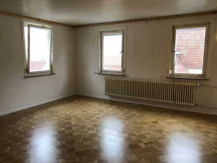 Großzügige 6-Zimmerwohnung mit Einbauküche in zentraler Lage in Urbach