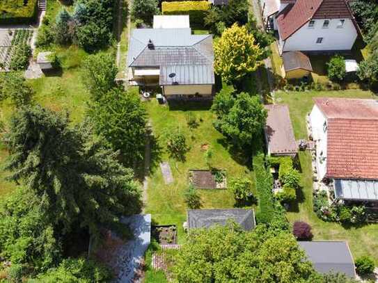 Wohnbaugrundstück mit saniertem Bungalow mit Keller und Garten im Herzen von Hohen Neuendorf!