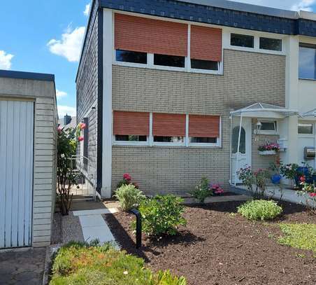 Nachmieter für Reihenendhaus mit Garage und Garten in Solingen-Gräfrath gesucht