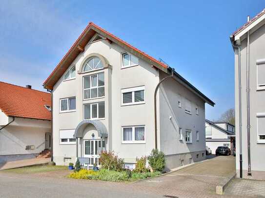 3-Zimmer-DG-Wohnung der Extraklasse inklusive Balkon, Pkw-Stellplatz und Kellerraum