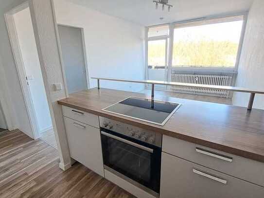 Helle Single-Wohnung mit großem Balkon an der Grenze Refrath/Dellbrück!