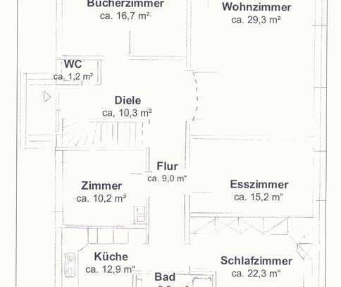 Geschmackvolle Erdgeschosswohnung mit fünf Zimmern und Garten in Hamburg