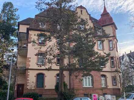 Altbau-5-Zimmer-Dachgeschoßwohnung in Top-Lage Freiburgs / OBERAU