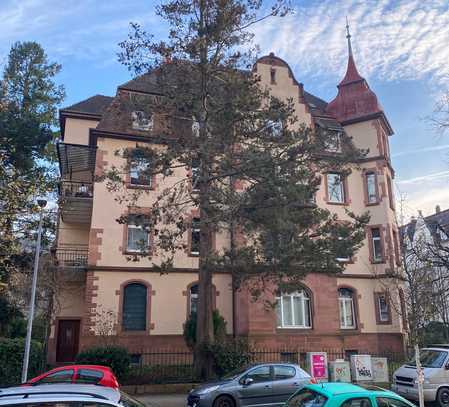Altbau-5-Zimmer-Dachgeschoßwohnung in Top-Lage Freiburgs / OBERAU