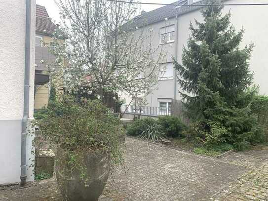 Schönes Haus mit schönem Garten, ideal für Berufstätige und Familien