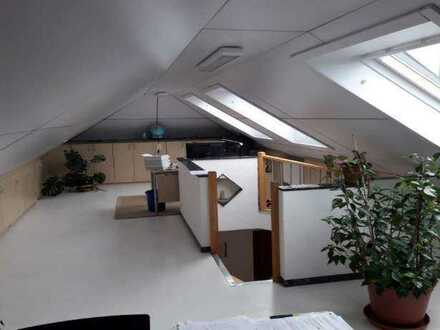 Helles und freundliches Büro mit großer Dachloggia in Wangen - All-in-Miete