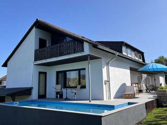 Charmantes Einfamilienhaus mit Pool