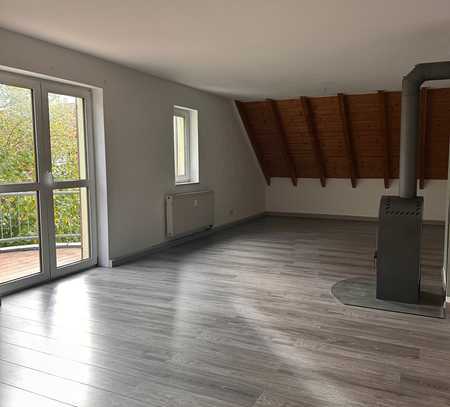 Dachgeschosswohnung mit Balkon & Gartenanteil