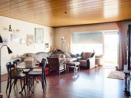 Vor Einzug neu saniertes Badezimmer & WC! Große 3.OG Whng. mit Balkon, Keller u. Garage