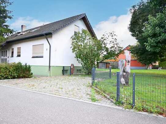 Charmantes Zweifamilienhaus in Nordweil: Teilvermietet mit großem 1000 m² Grundstück