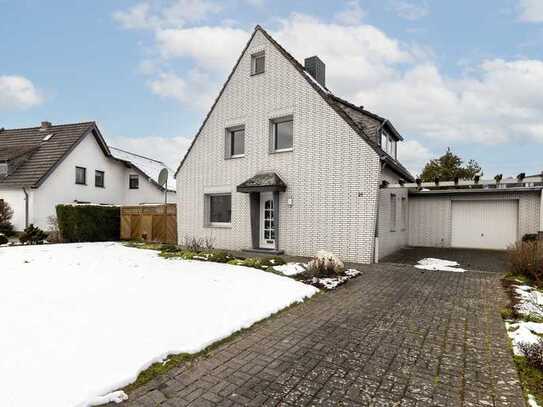 Freistehendes Ein-Zweifamilienhaus auf großartigem Grundstück mit Garage in beliebter Lage von Neuss