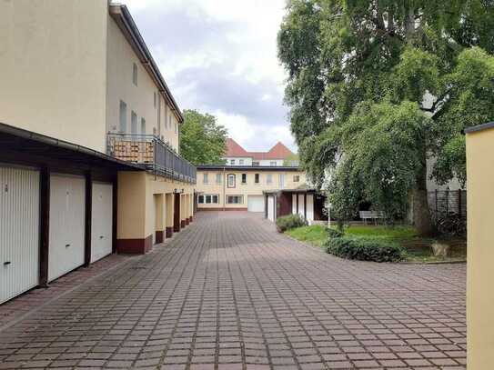 *Garagenstellplätze in Stadtfeld-Ost*