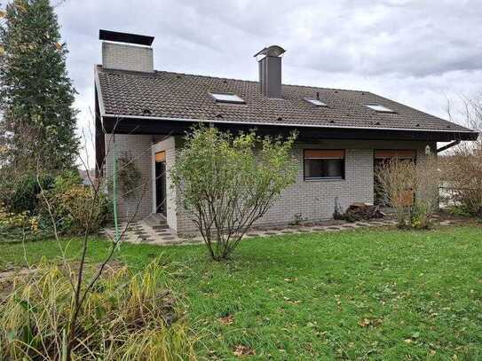 Top Wohnlage, großes Haus, großer Garten, große Garage in 77855 Achern