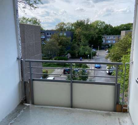 Großzügige Zweizimmerwohnung mit Wannenbad und Balkon