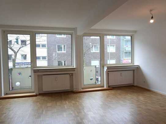 ELLER EXKLUSIVE UND HELLE WOHNUNG LAMINAT MÖGL. FLIESEN IN KÜCHE 2 BALKONE SANIERTES BAD RENOVIERT