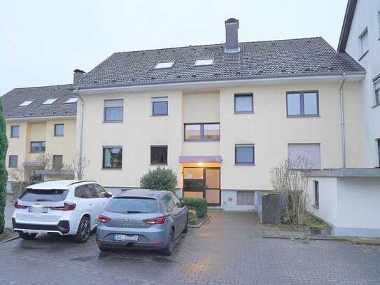 Weiterstadt. Helle und schöne 2 Zimmer-Wohnung. Balkon. Tageslichtbad. Einbauküche. Pkw-Platz.