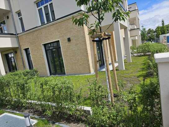 Bezaubernde NEUE 2-Zimmer-Wohnung mit Einbauküche und Garten in Potsdam