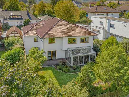 Idyllischer Lebensraum: Traumhaftes Einfamilienhaus mit Wintergarten in ruhiger Wohnlage!