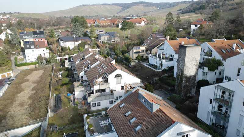 3,5 Zimmer-DG-Wohnung mit 104qm DIN/110qm Grundfläche in Stuttgart-Untertürkheim