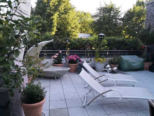 Große Penthousewohnung mit 50m2 Dachterrasse inkl 2 TG Plätze, Barrierefrei, ohne Makler, 30er Zone