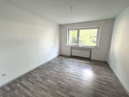 Helle 2 Zimmerwohnung im großem Wohn-Essbereich und Balkon