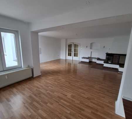 Große Wohnung Zentral in Duisburg Neudorf.