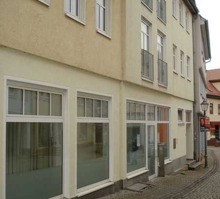 Zentral gelegene Büroeinheit/Ladenlokal kurzfristig in Bad Salzungen zu vermieten