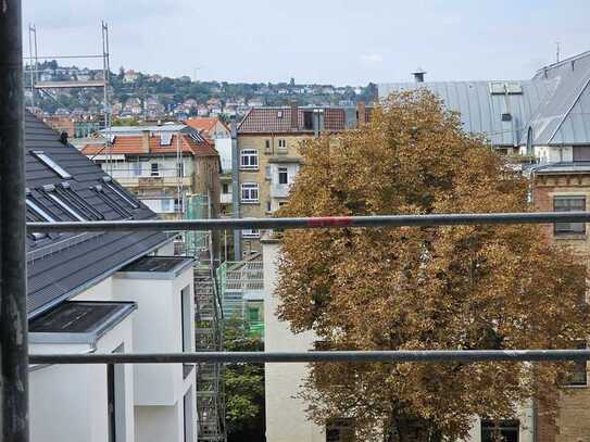 Exklusive Stadtwohnung: moderne Architektur, toller Ausblick, 2 Balkone, Aufzug und TG