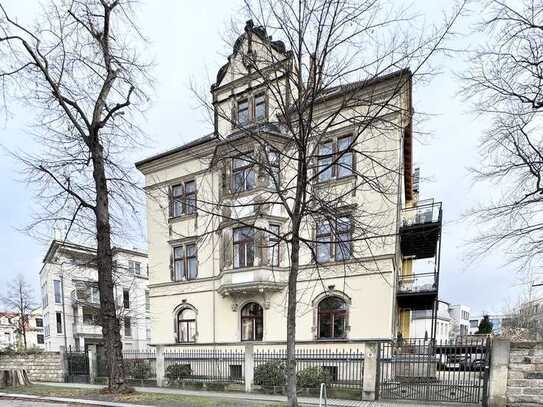 Bezaubernde 4-Zimmer-Wohnung mit Balkon in repräsentativer Jugendstilvilla im Barockviertel