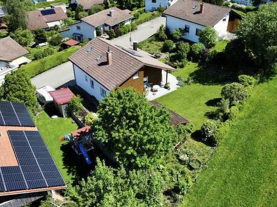 Gepflegtes Einfamilienhaus mit großem Garten- und Außenbereich in herrlicher Lage!