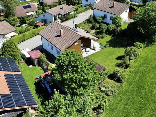 Gepflegtes Einfamilienhaus mit großem Garten- und Außenbereich in herrlicher Lage!