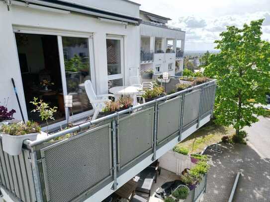 Helle Wohnoase mit Sonnenbalkon und Blick ins Grüne // Jung von Haus