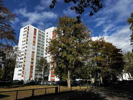 Renovierte 2-Zimmer-Wohnung mit Ausblick 12. Etage