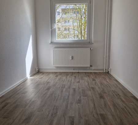 Neu sanierte 5 - Raumwohnung mit 79 m ² mit Balkon und Aufzug entsteht, Am Sportpark 20!