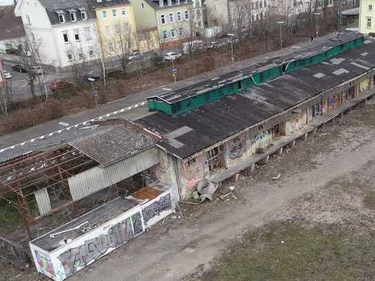 Sanierungsbedürftiges Bahnhofs-Hallengebäude zu vermieten