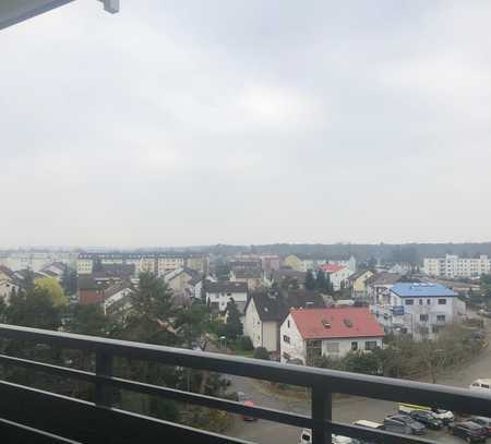 Helle, gepflegte 3-Zimmer-Wohnung mit großem Balkon, Einbauküche und Stellplatz in Nauheim