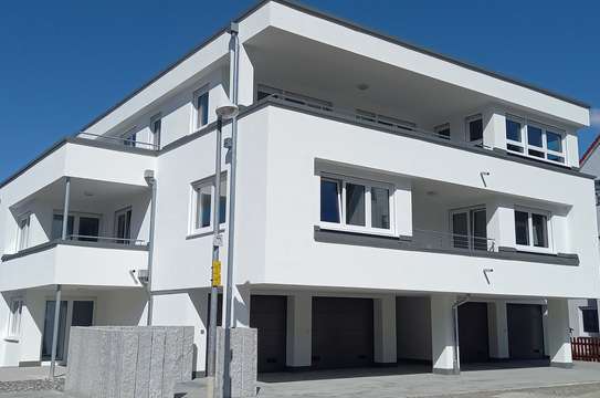 Exklusive, neuwertige 4,5-Zimmer-Wohnung mit EBK, Aufzug und 2 Dachterrassen in Aidlingen