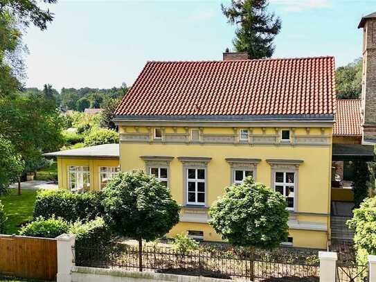 Villa am Schlosspark in Potsdam Bornstedt -
Exklusive Eleganz inmitten grüner Idylle